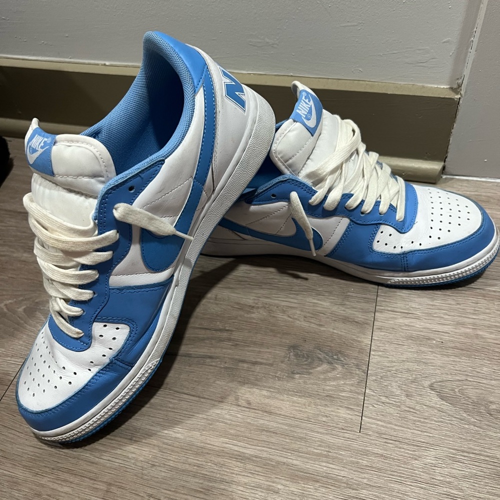 Nike Men's Blue and White Sneakers